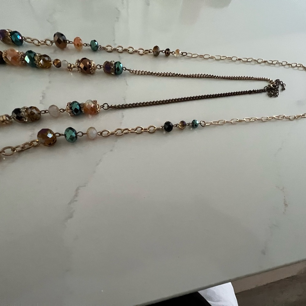 Pair of necklaces, warm gold tones with faceted glass beads - Picture 5 of 6